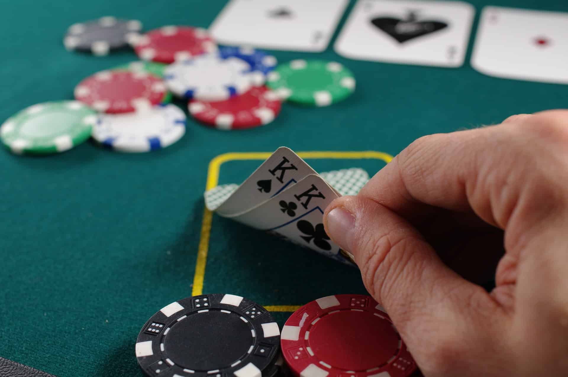 4 Types of Poker and How to Tell Them Apart