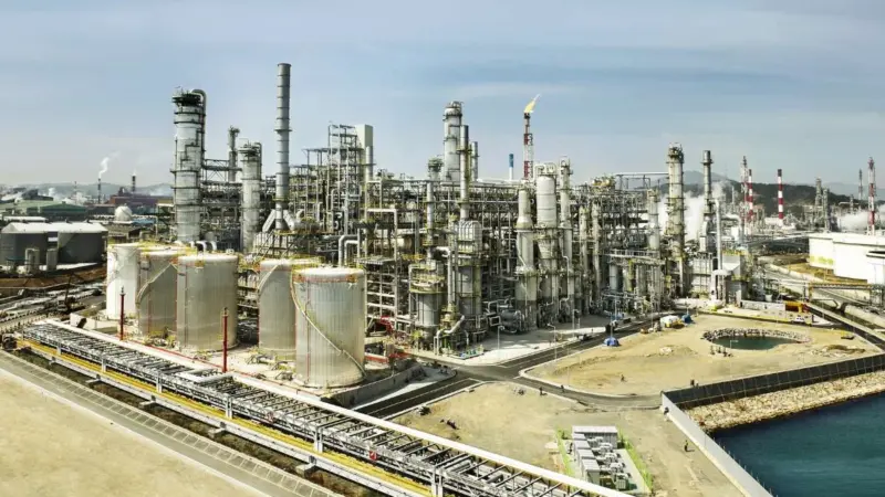 15 Largest Oil Refineries in the World: Locations, Scale, and Global Impact