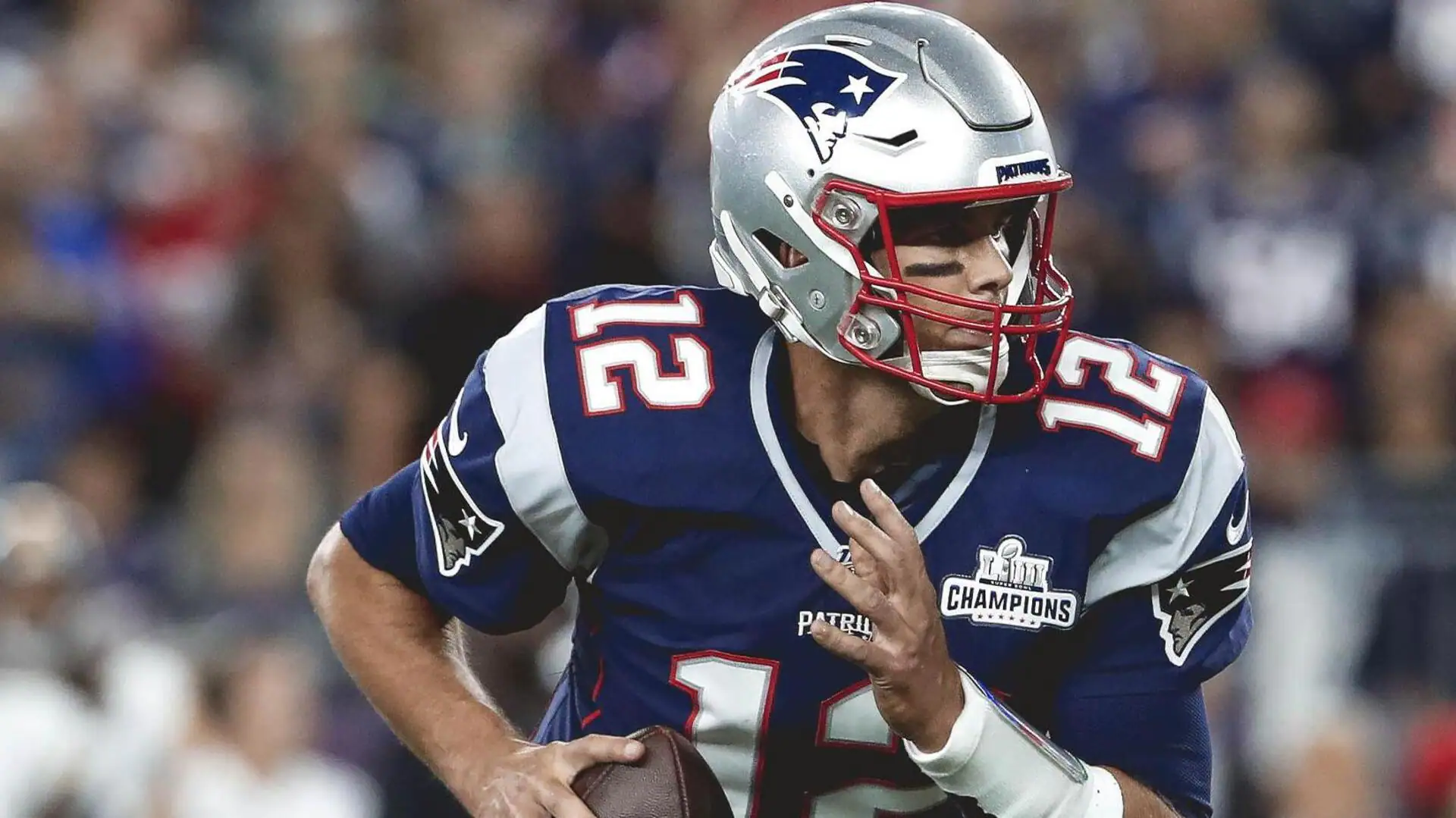15 Famous Quarterbacks Who Defined NFL History